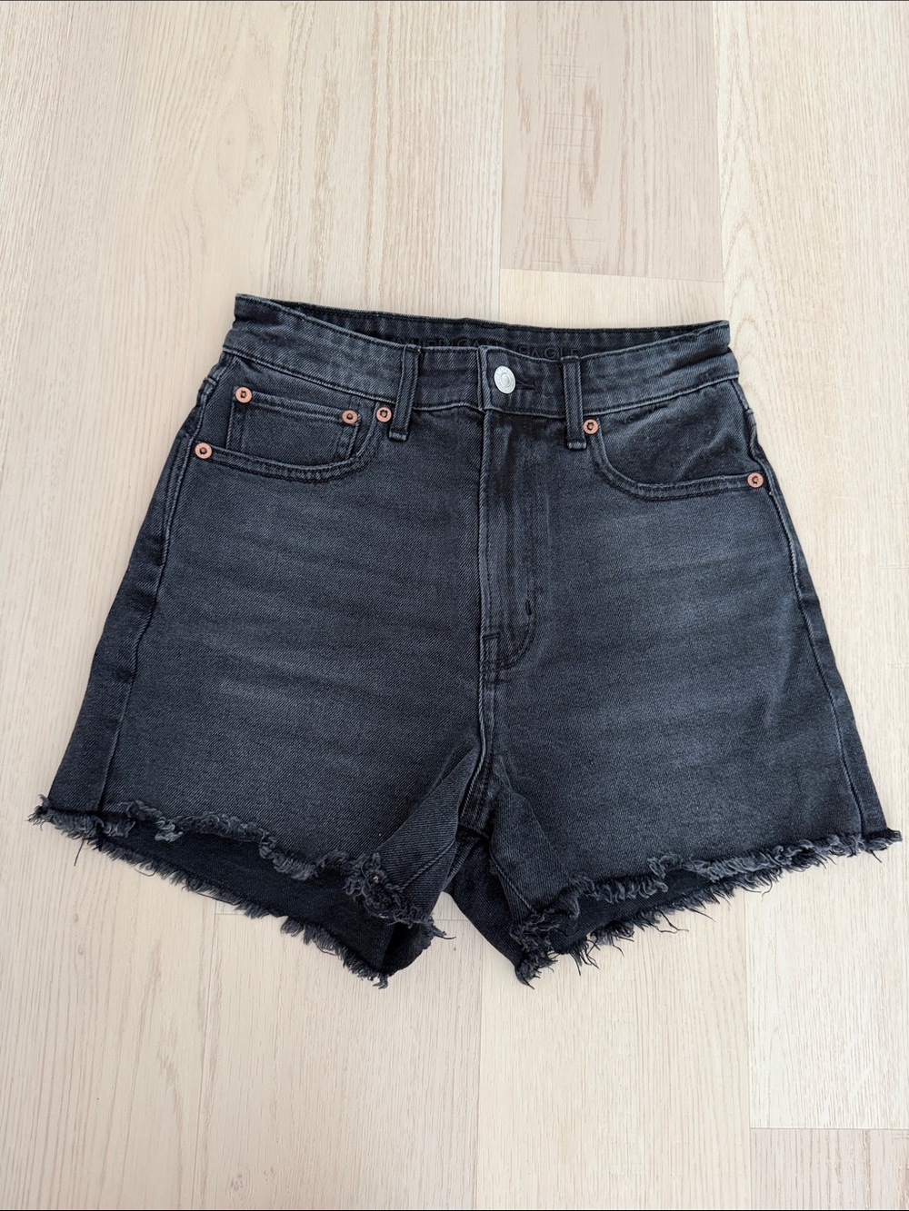 NWOT American Eagle Black 90s Boyfriend High-Rise Frayed Hem Jean Shorts Size 00
